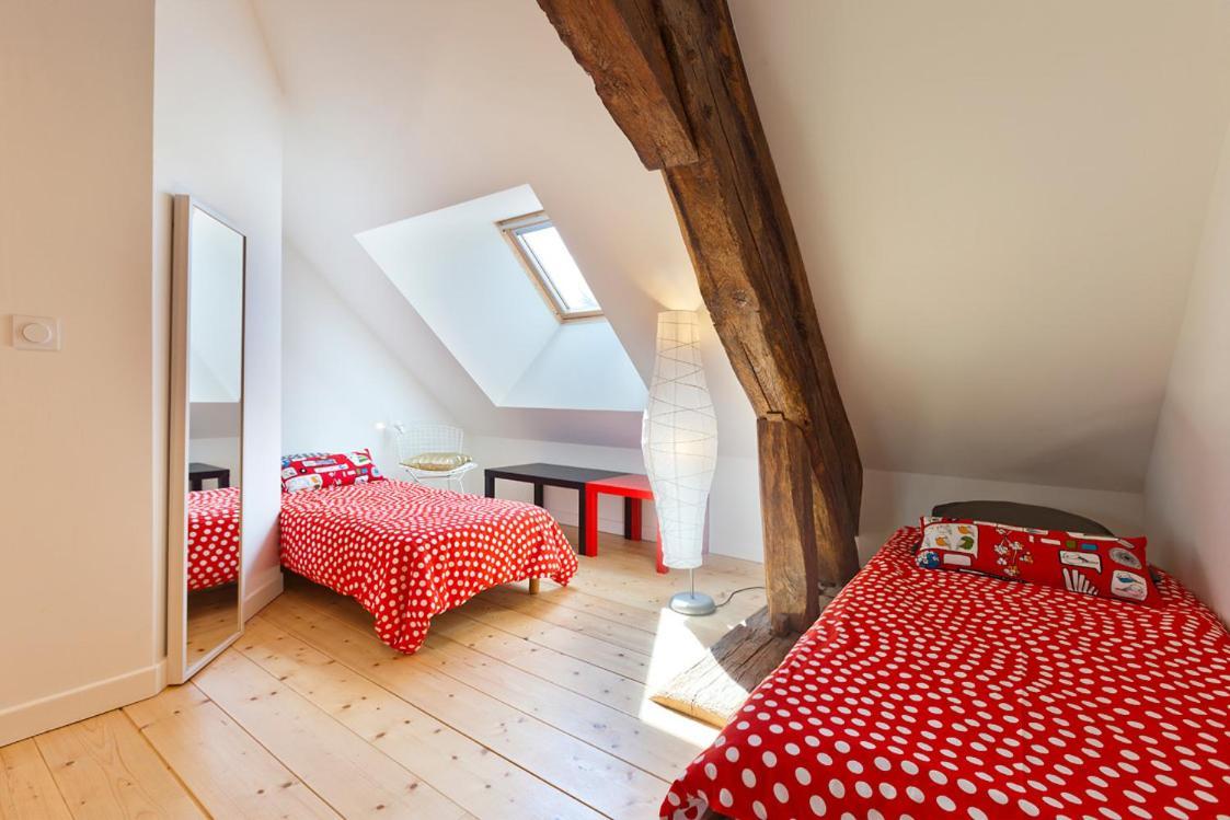 Bed and Breakfast La Tour Charlemagne Шато-Шалон Экстерьер фото