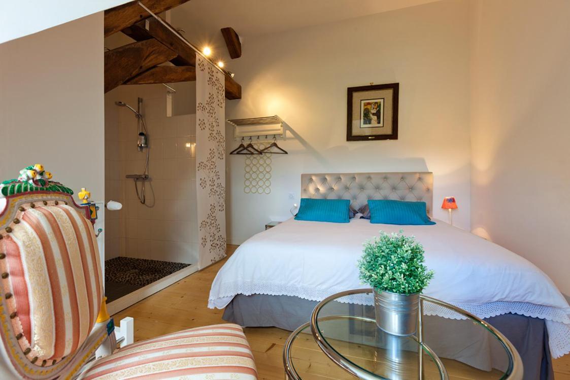 Bed and Breakfast La Tour Charlemagne Шато-Шалон Экстерьер фото