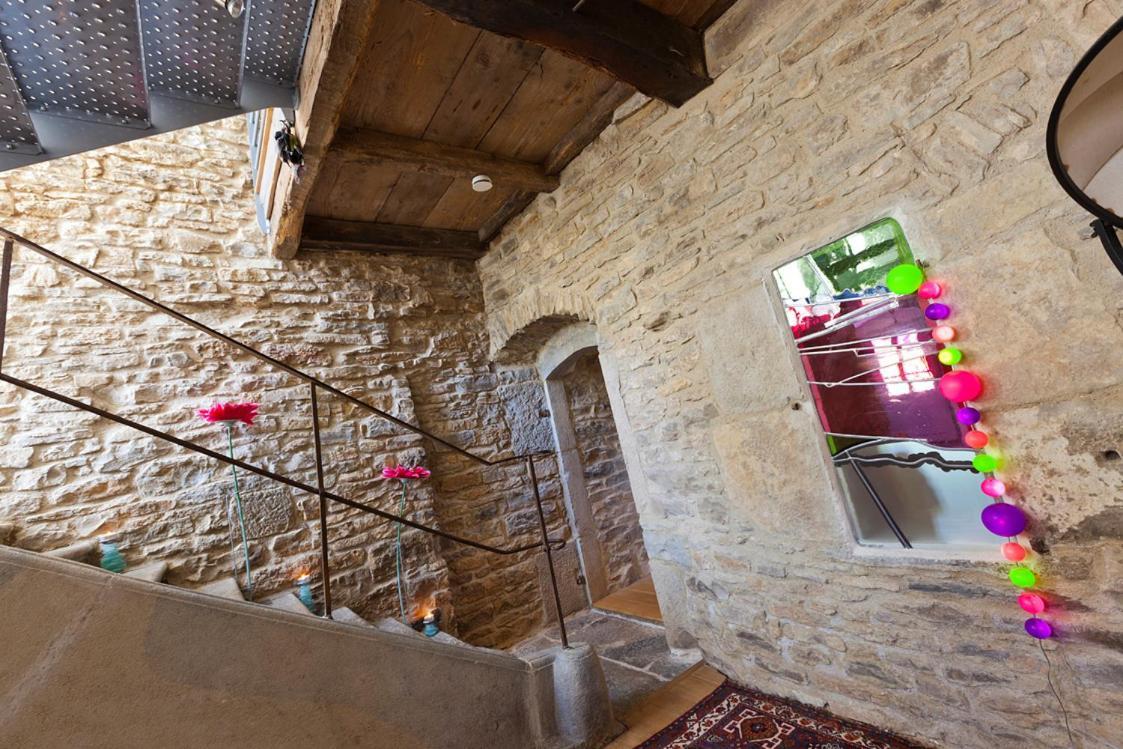 Bed and Breakfast La Tour Charlemagne Шато-Шалон Экстерьер фото