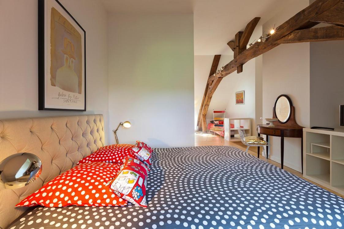 Bed and Breakfast La Tour Charlemagne Шато-Шалон Экстерьер фото